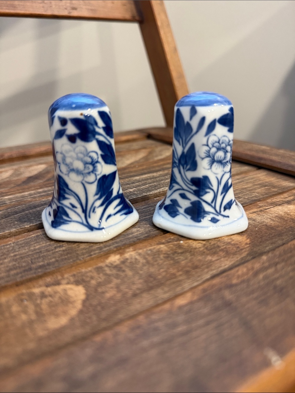 Vintage Blue & White Ceramic Salt & Pepper Shaker Set – Unmarked – Missing plug